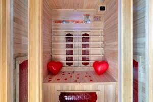 The Jungle - Jacuzzi, Sauna & Projector