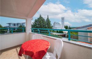 Gorgeous Apartment In Pjescana Uvala