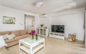 Cozy Home In Barbat With Wifi