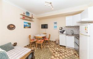 2 Bedroom Awesome Apartment In Okrug Gornji 