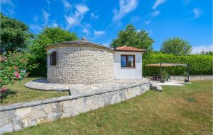 One-Bedroom Holiday Home In Zminj