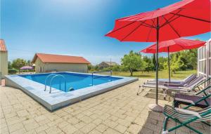Four-Bedroom Holiday Home In Lisicic