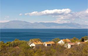 Lovely Apartment In Njivice With Wifi