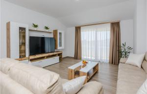 Amazing Apartment In Privlaka