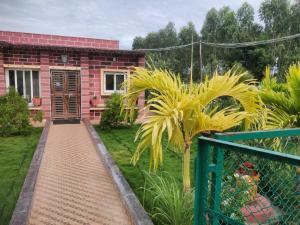 Sivarama garden resort 2 swimming pools& Box cricket ,stay 2BHK dorathota to bheemunipatam near beach road