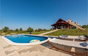 Gorgeous Home In Sveti Rok With Jacuzzi