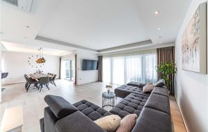 Awesome Home In Marina