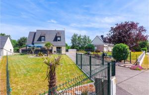 Maisons de vacances 4 Bedroom Amazing Home In Marzan : photos des chambres