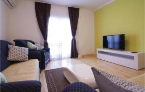 4 Bedroom Pet Friendly Home In Polaca 