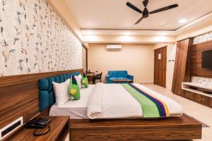 Lemon wood suites