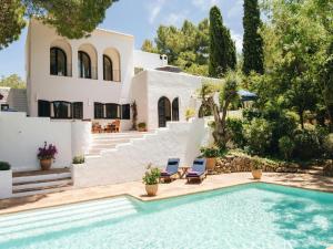 Country-view villa with pool