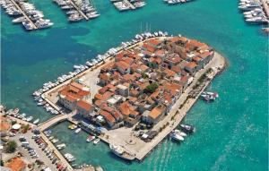 Stunning Apartment In Tribunj