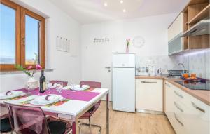 Cozy Apartment In Njivice 