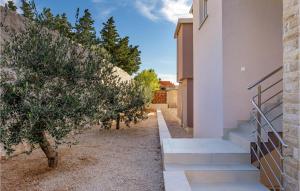 Gorgeous Apartment In Stara Novalja