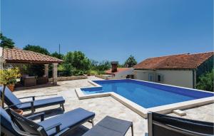 Three-Bedroom Holiday Home In Orasac