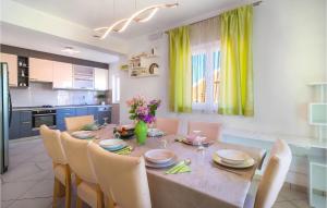 Pet Friendly Apartment In Vrboska