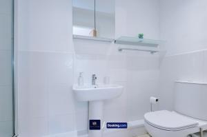 Large 3 Bed House Sleeps 7 By Host A Home