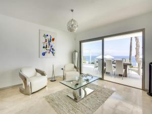Beautiful villa with leisure activities