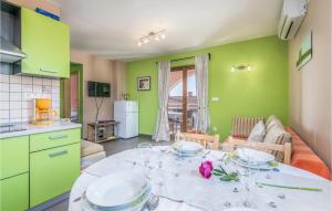 2 Bedroom Gorgeous Apartment In Njivice 