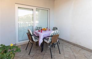 Two-Bedroom Apartment In Klek