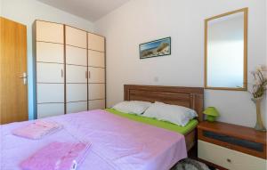 Two-Bedroom Apartment In Klek