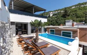 Four-Bedroom Apartment In Klek