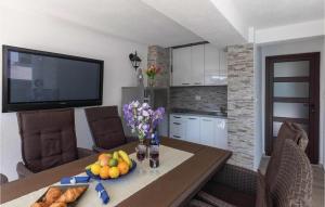 Four-Bedroom Apartment In Klek