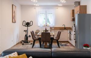 Lovely Home In Labin With Wifi 