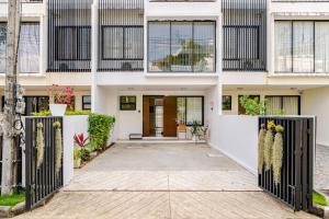 LP 65-57 Spacious holiday home close to the beach