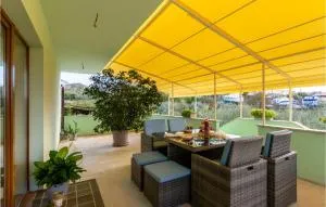 Amazing Apartment In Nenadici - Poljica