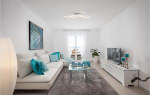 Gorgeous Apartment In Dramalj With Kitchen 