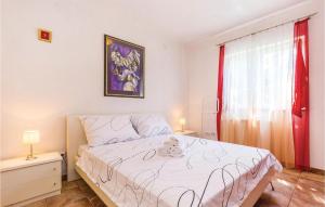 Gorgeous Apartment In Smrika With Wifi 