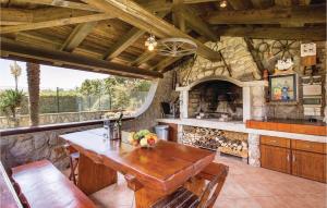 Cozy Home In Viskovo With Wifi