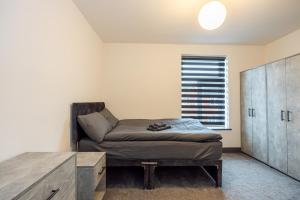 2 Ensuite Bed Home Near Shops