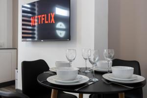 2 Ensuite Bed Home Near Shops