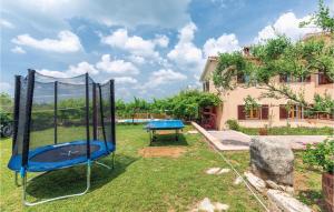 7 Bedroom Nice Home In Labin