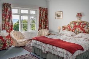 Twin Room with Private Bathroom room in Lisle Combe