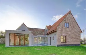 4 Bedroom Awesome Home In Diksmuide - Houthulst
