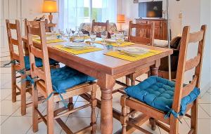 Beautiful Home In Créances With Wifi