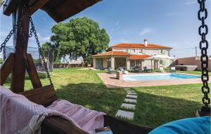 Cozy Home In Sajini With Outdoor Swimming Pool 