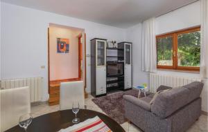 7 Bedroom Nice Home In Labin 