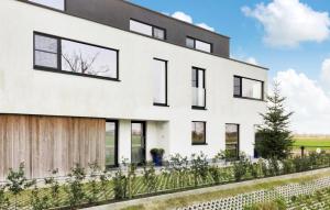 Nice Home In De Panne With Kitchen