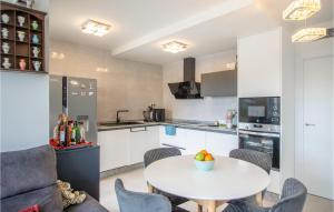 Lovely Home In Cartagena With Kitchen