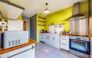 Maisons de vacances Beautiful Home In Royan With Wifi : photos des chambres