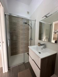 central appartment, swimming pool, sea view