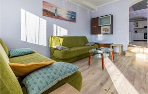 3 Bedroom Nice Apartment In Pula