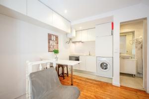 Cozy Getaway in Alfama by LovelyStay