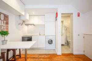 Cozy Getaway in Alfama by LovelyStay