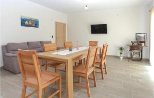 3 Bedroom Amazing Home In Dugogabe 