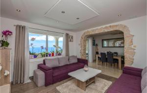 3 Bedroom Awesome Apartment In Makarska 